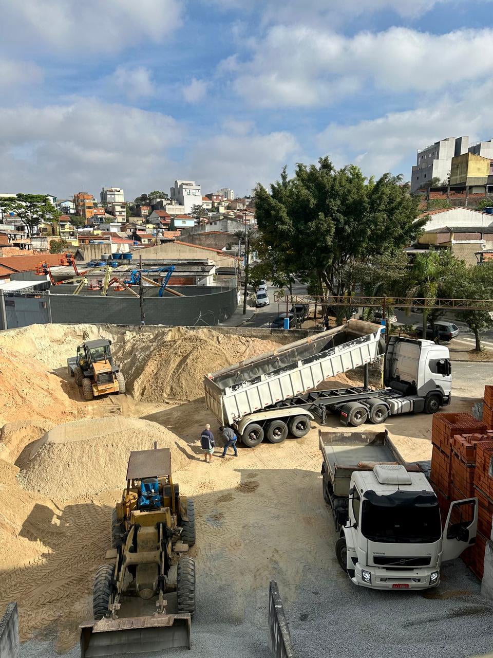 Areia, pedra, cimento e materiais para construção